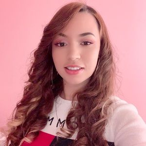 Meet your Posher, Adriana